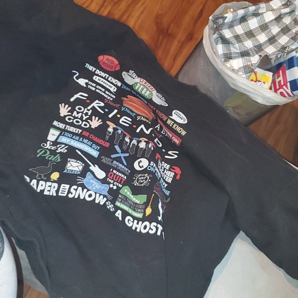 Friends pullover - Picture 2 of 2